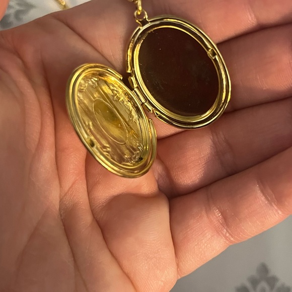 Vintage Goldette 3 chain gold tone cameo locket necklace - Picture 7 of 11